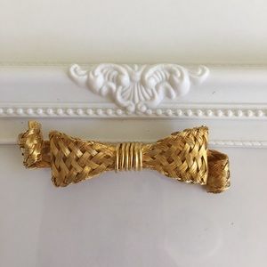 Vintage Gold Weaved Pin Brooch with Great Art work